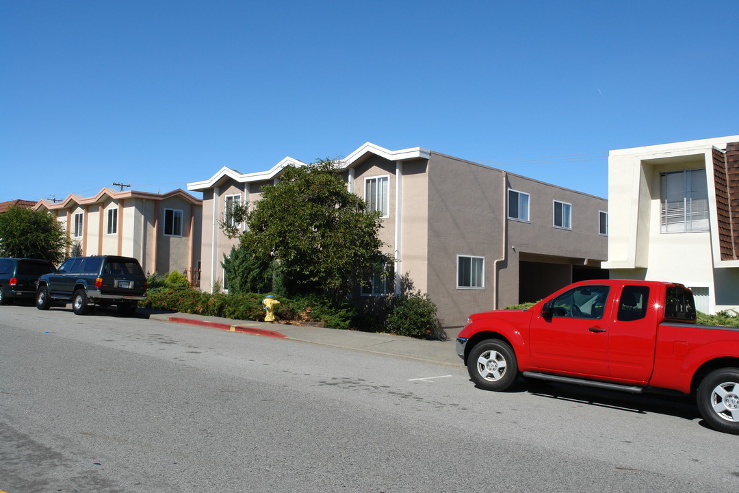 432 Richmond Dr in Millbrae, CA - Foto de edificio