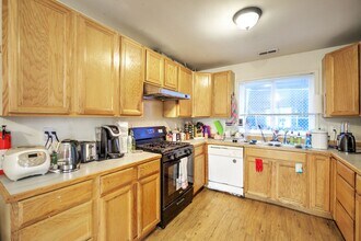 4720 19th Ave NE in Seattle, WA - Building Photo - Building Photo