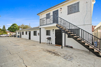 1028 W 110th St in Los Angeles, CA - Building Photo - Building Photo