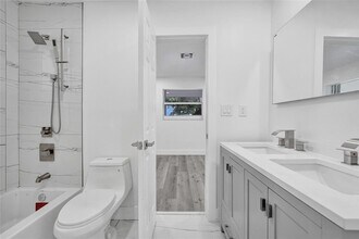 101 SW 53rd Ave in Plantation, FL - Building Photo - Building Photo