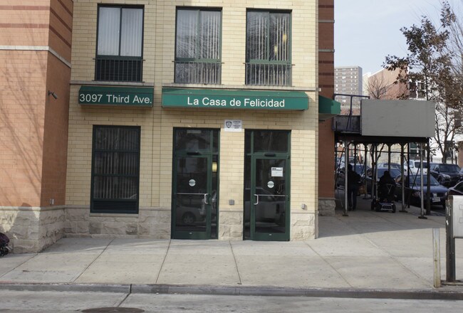 La Casa De Felicidad in Bronx, NY - Foto de edificio - Building Photo