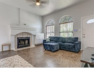 5978 Sunrise Bend Dr in San Antonio, TX - Building Photo - Building Photo