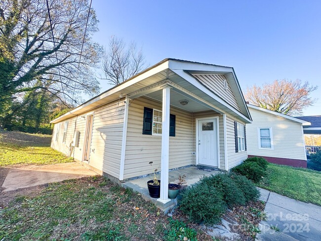 211 N Pryor St in Gastonia, NC - Building Photo - Building Photo