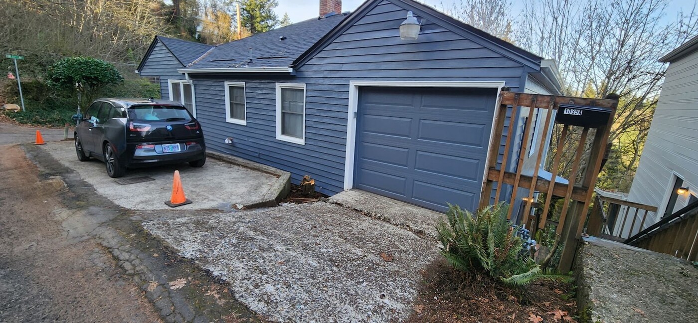 1035-1035A SW Woods St in Portland, OR - Building Photo