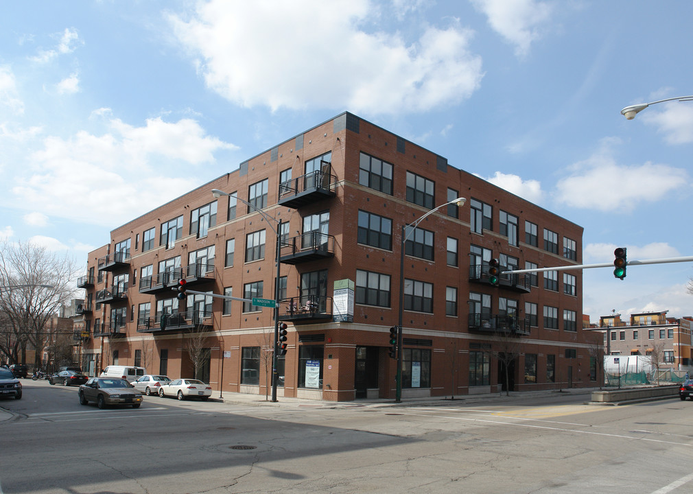 2 S Leavitt St in Chicago, IL - Building Photo