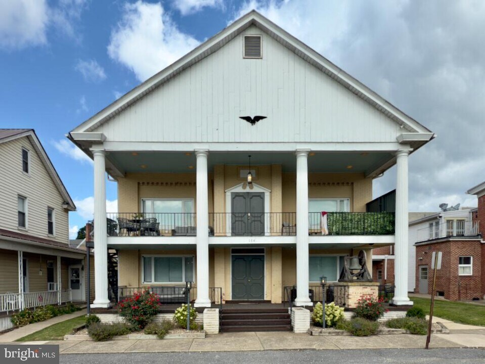 104 S Front St in Liverpool, PA - Building Photo