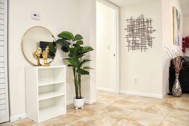 1265 Wildwood Lakes Blvd in Naples, FL - Building Photo - Building Photo