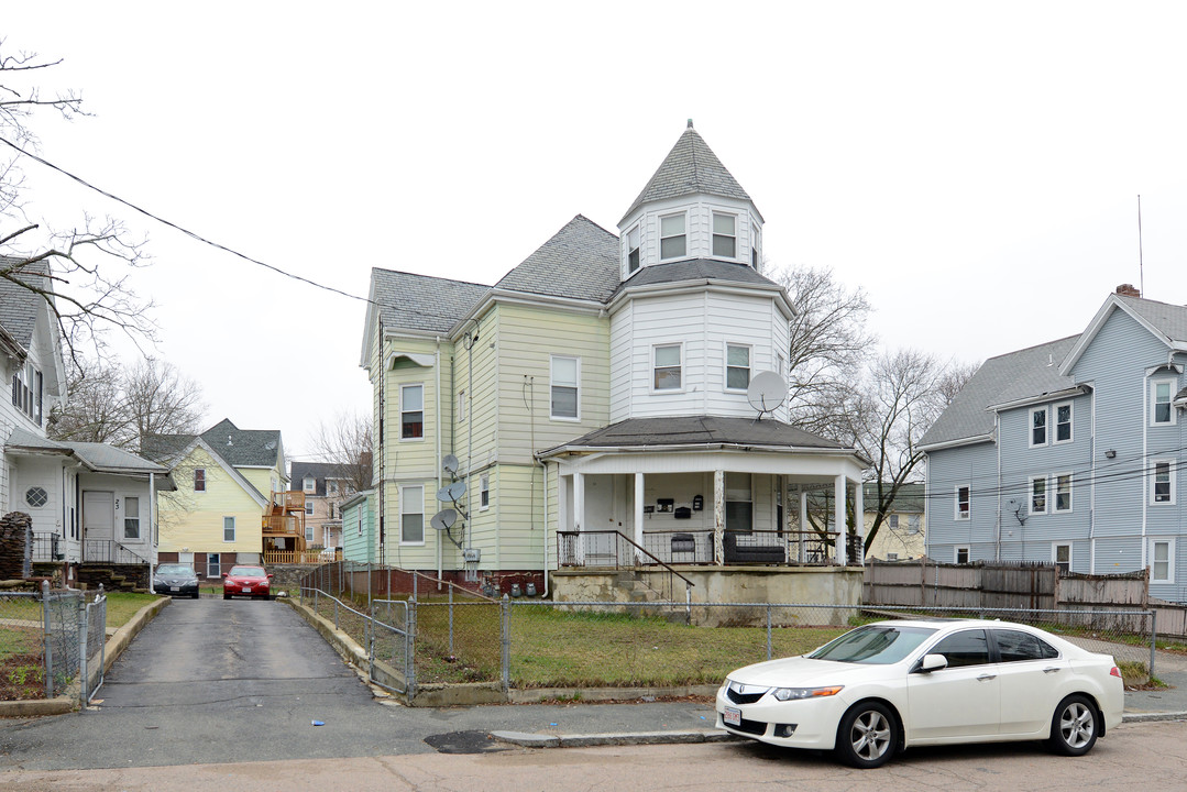 17 Waverly St in Brockton, MA - Building Photo