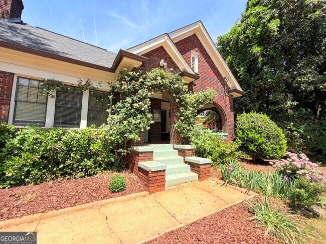 557 Manford Rd SW in Atlanta, GA - Building Photo - Building Photo