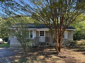 808 Lafayette Dr in Rossville, GA - Building Photo