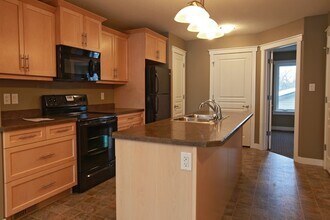 2066 Elliott St in Regina, SK - Building Photo - Building Photo