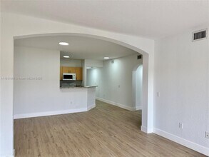 1903 Belmont Ln in North Lauderdale, FL - Foto de edificio - Building Photo