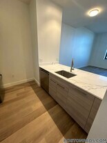 1079 Commonwealth Ave, Unit 301 in Boston, MA - Building Photo