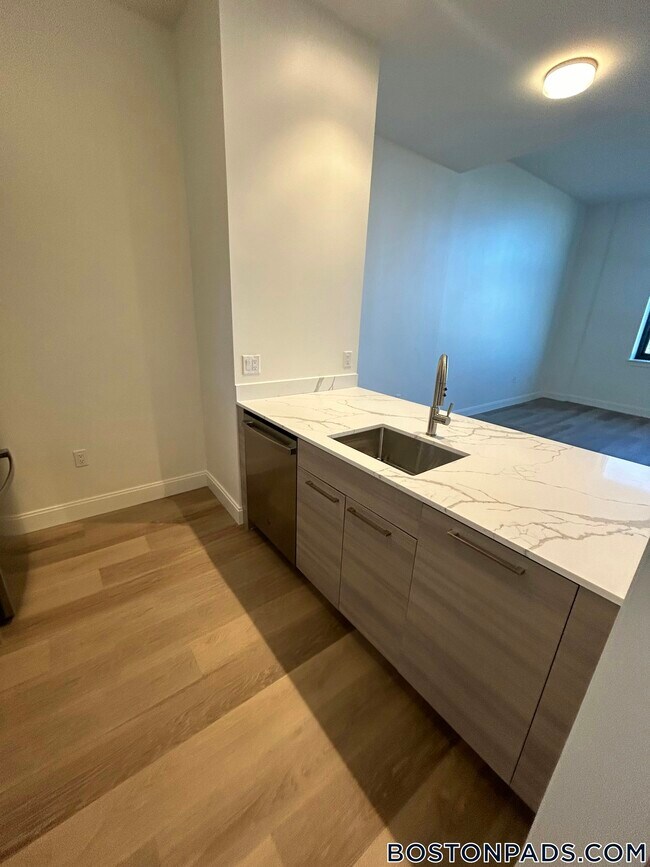 1079 Commonwealth Ave