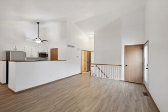 ReNew Edwardsville Apartment Collection in Edwardsville, IL - Foto de edificio - Building Photo