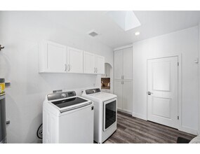 674 E Julian St in San Jose, CA - Building Photo - Building Photo