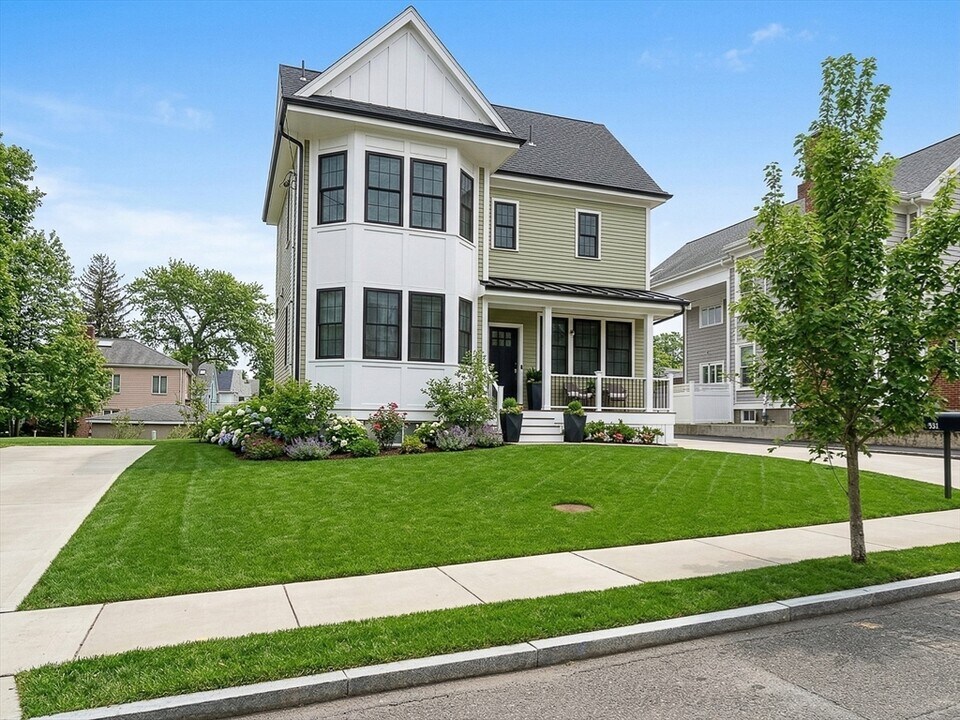 42 Parsons St in Newton, MA - Building Photo