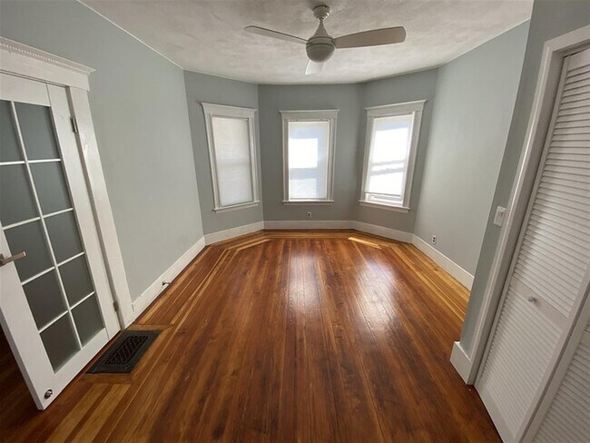 7 Bay State Ave, Unit 3 in Somerville, MA - Building Photo - Building Photo