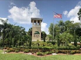 251 Palm Cir W in Pembroke Pines, FL - Building Photo