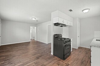 8835 Martin Luther King Blvd in Houston, TX - Building Photo - Building Photo