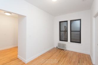 315 East 84th St in New York, NY - Building Photo - Building Photo