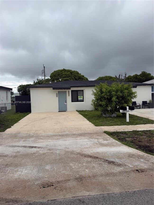 1825 NW 74th Ter