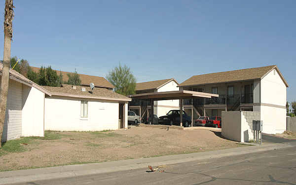 1032 E Trails End Pl in Chandler, AZ - Foto de edificio