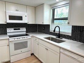 28180 Pine Haven Way in Bonita Springs, FL - Building Photo
