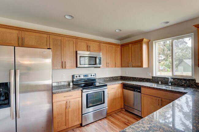 2450 SW Navigator Loop in Oak Harbor, WA - Building Photo - Building Photo