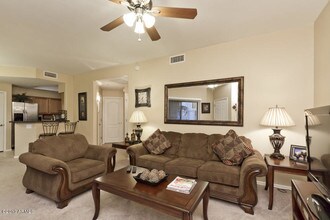 9151 W Greenway Rd-Unit -227 in Peoria, AZ - Building Photo - Building Photo