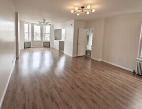 60-85 71st Ave in Queens, NY - Building Photo - Building Photo