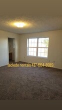 1227 Glenridge in Lebanon, MO - Foto de edificio - Building Photo