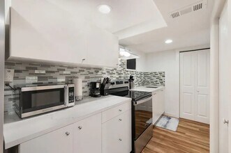 222 15th Ave, Unit #B in Seattle, WA - Foto de edificio - Building Photo