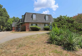 Northeast Hills in Nacogdoches, TX - Foto de edificio - Building Photo