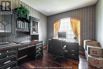303 Shoreview Cir in Windsor, ON - Building Photo - Building Photo