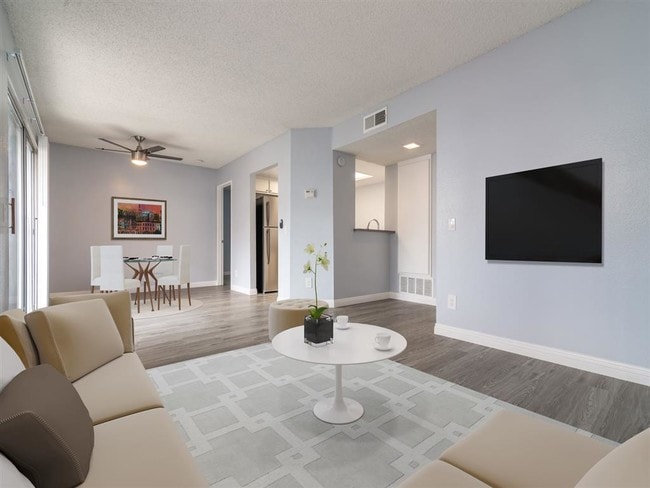 Nova Pointe Apartments in Colton, CA - Foto de edificio - Building Photo