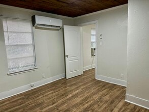 6833 Avenue C in Houston, TX - Foto de edificio - Building Photo
