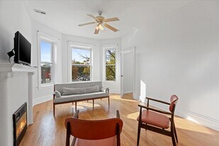 3268 W Fullerton Ave in Chicago, IL - Building Photo