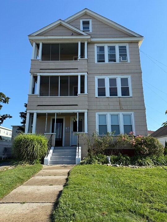 17 Millbrook St in Worcester, MA - Building Photo