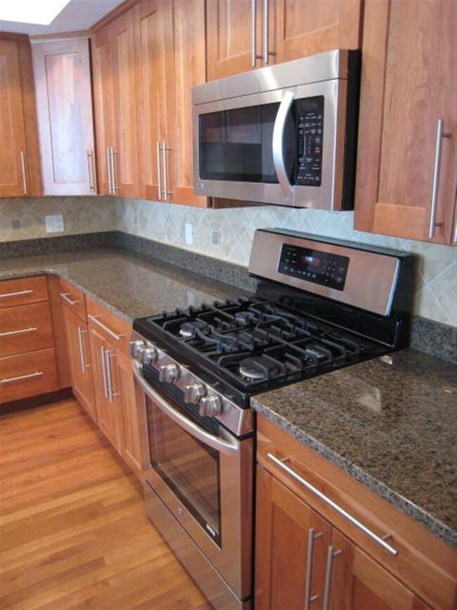 20 Dartmouth St, Unit A in Somerville, MA - Foto de edificio - Building Photo
