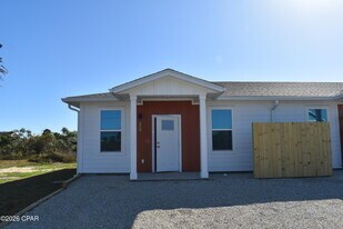 318 Hatley Dr in Mexico Beach, FL - Building Photo