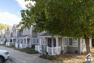 Country Meadow Residences in Manhattan, KS - Foto de edificio - Building Photo