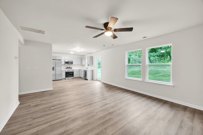 412 Churchwell Ave in Anderson, SC - Foto de edificio - Building Photo