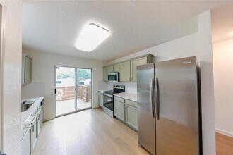 11254 Dublin Cir in San Antonio, TX - Building Photo - Building Photo