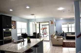 10751 Pleasant Knoll Dr in Tampa, FL - Building Photo - Building Photo