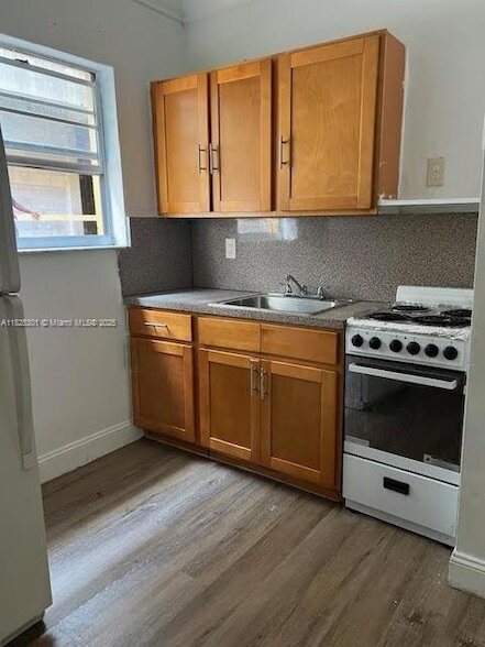 1043 NW 2nd St, Unit 10 in Miami, FL - Building Photo - Building Photo