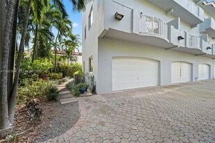 2951 Virginia St in Miami, FL - Building Photo