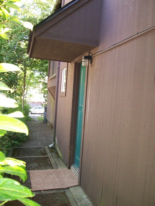944 1/2-1289 1/2 E 19th Ave in Eugene, OR - Building Photo
