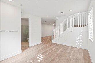 10441 NW 66th St in Doral, FL - Building Photo - Building Photo