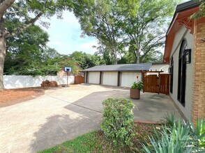 5745 Riviere Dr in Charlotte, NC - Building Photo - Building Photo